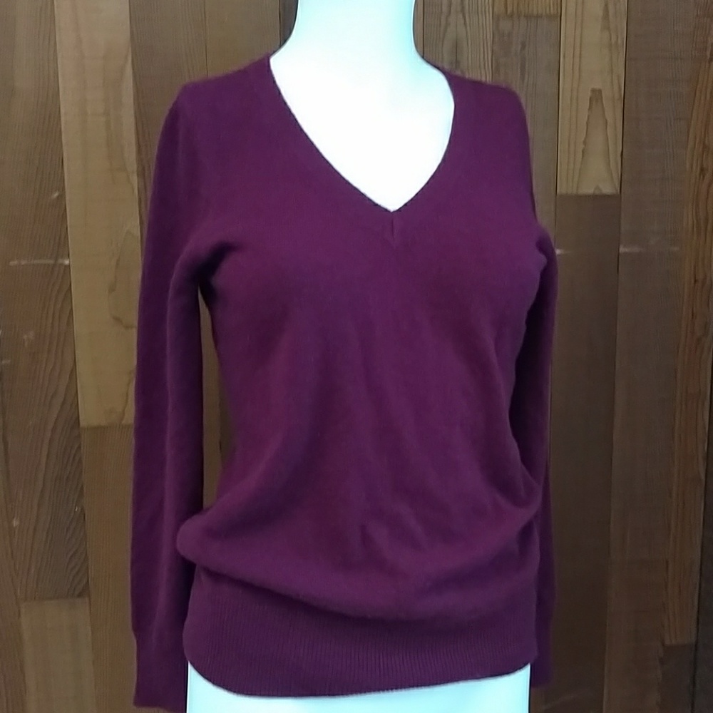 Caslon burgundy cashmere v-neck sweater